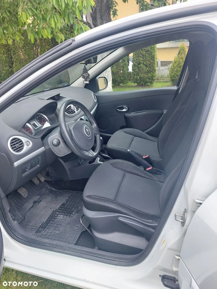 Renault Clio 1.2 16V Alize - 10