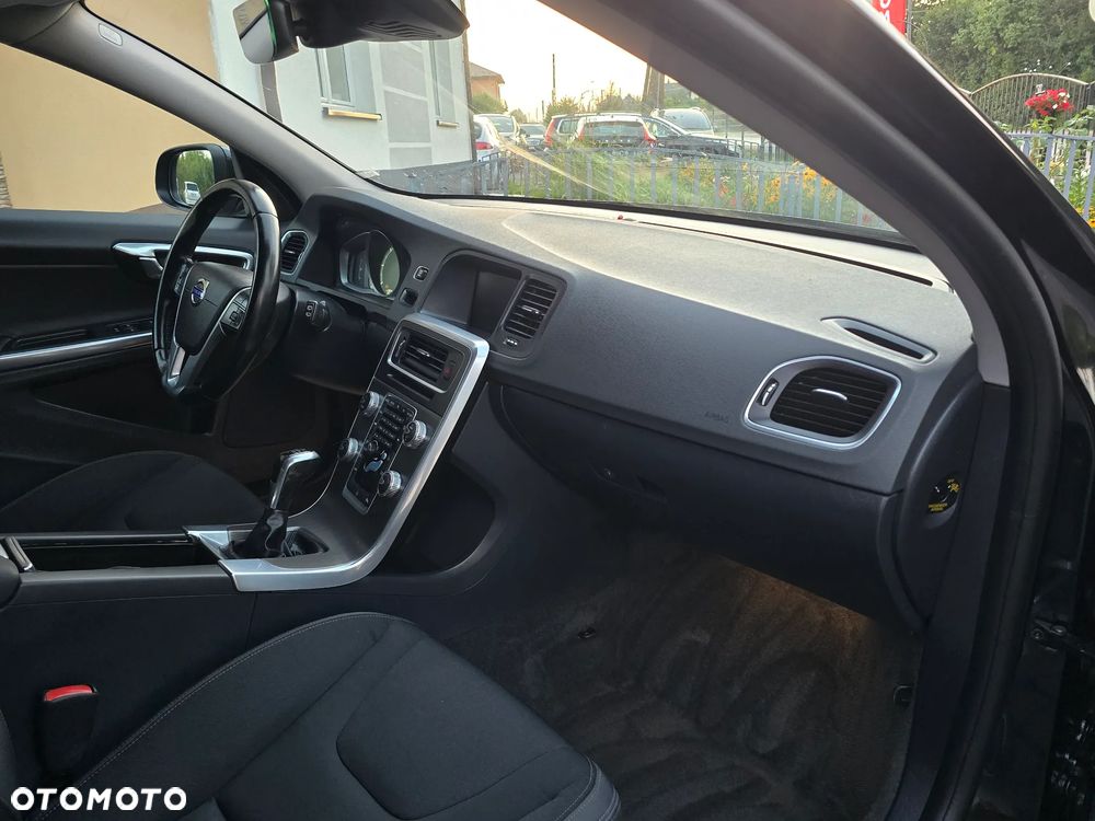 Volvo V60 D4 Momentum - 23