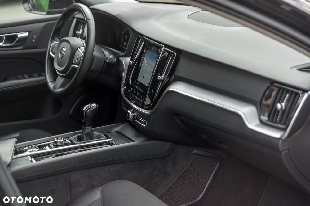 Volvo V60 D3 Drive-E Momentum - 28