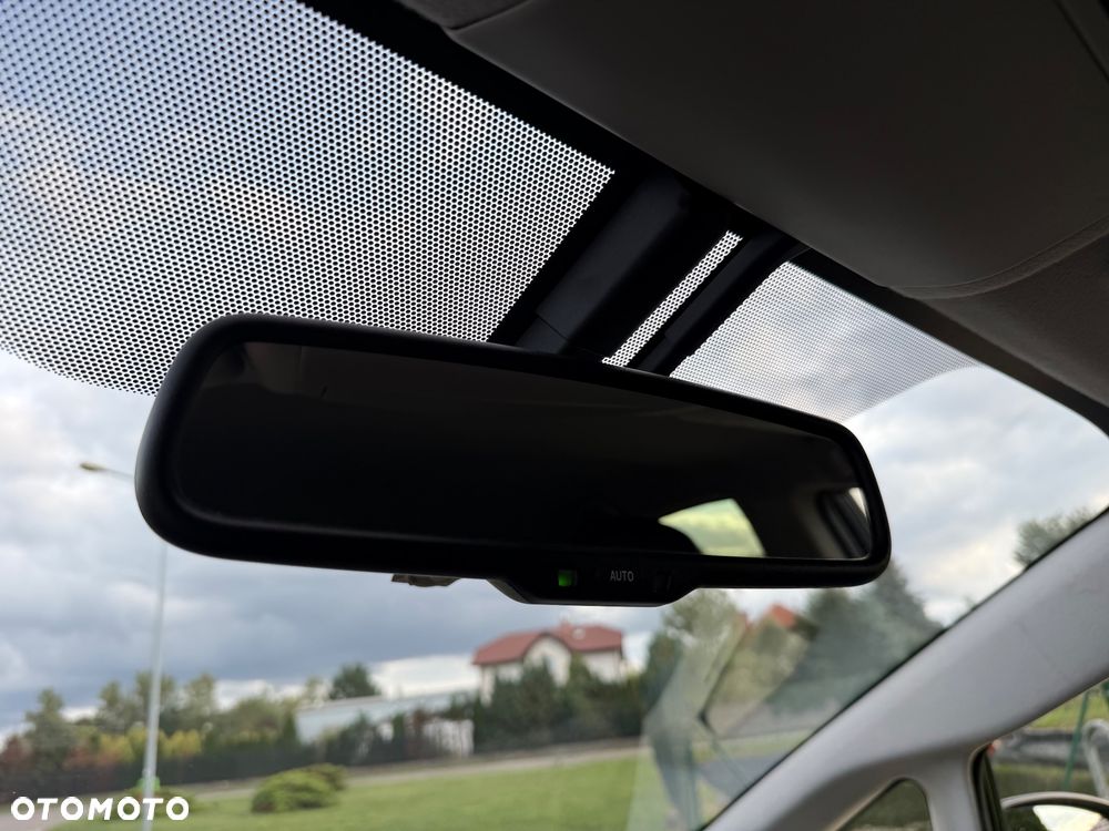 Toyota Prius 1.8 HSD Prestige - 23