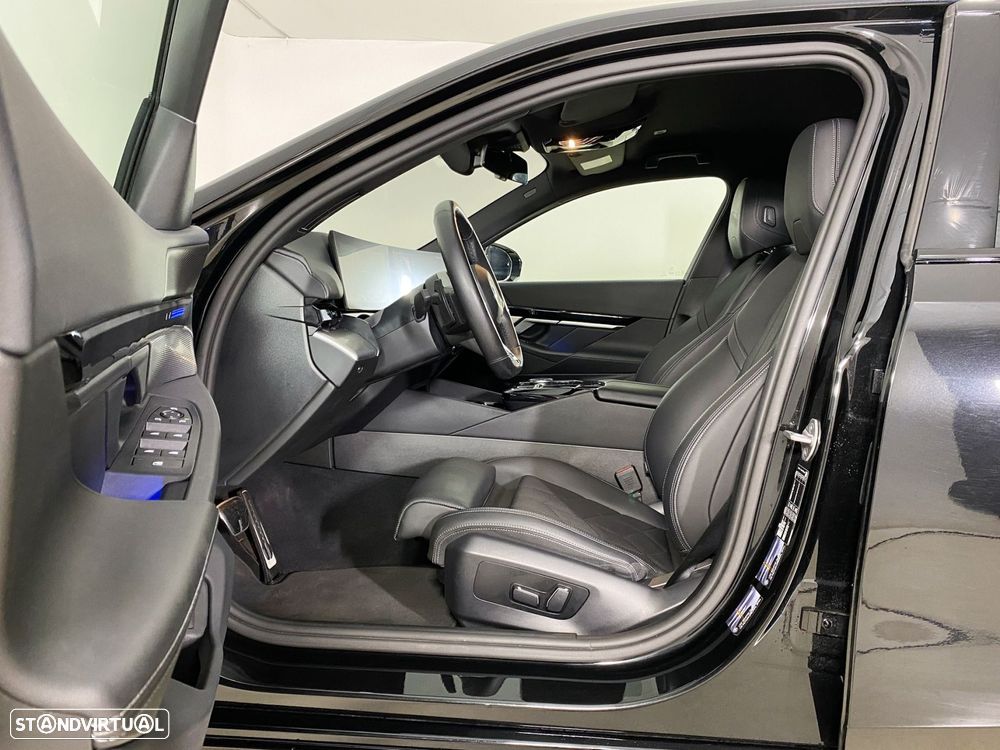 BMW 520 d Pack Desportivo M - 8