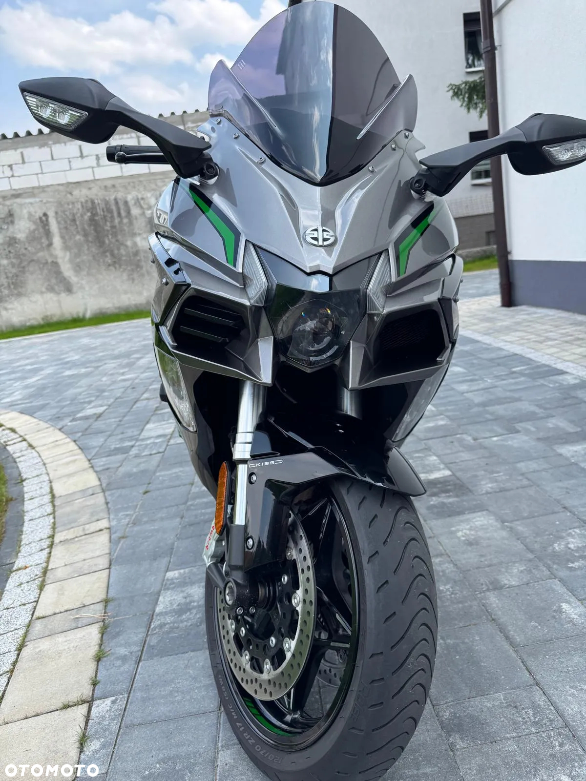 Kawasaki Ninja H2 SX - 9