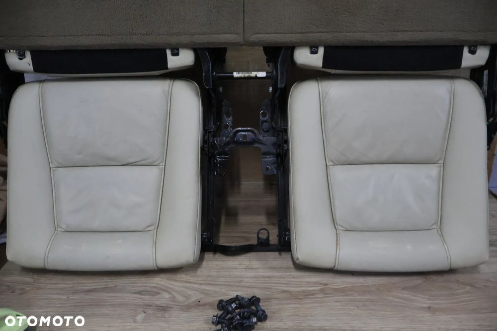 VOLVO XC90 I 02-2014 FOTELE KANAPA TYŁ 3 III RZĄD SKŁADANE BEŻ - 5