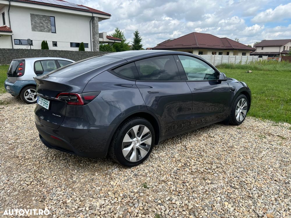Tesla Model Y - 15