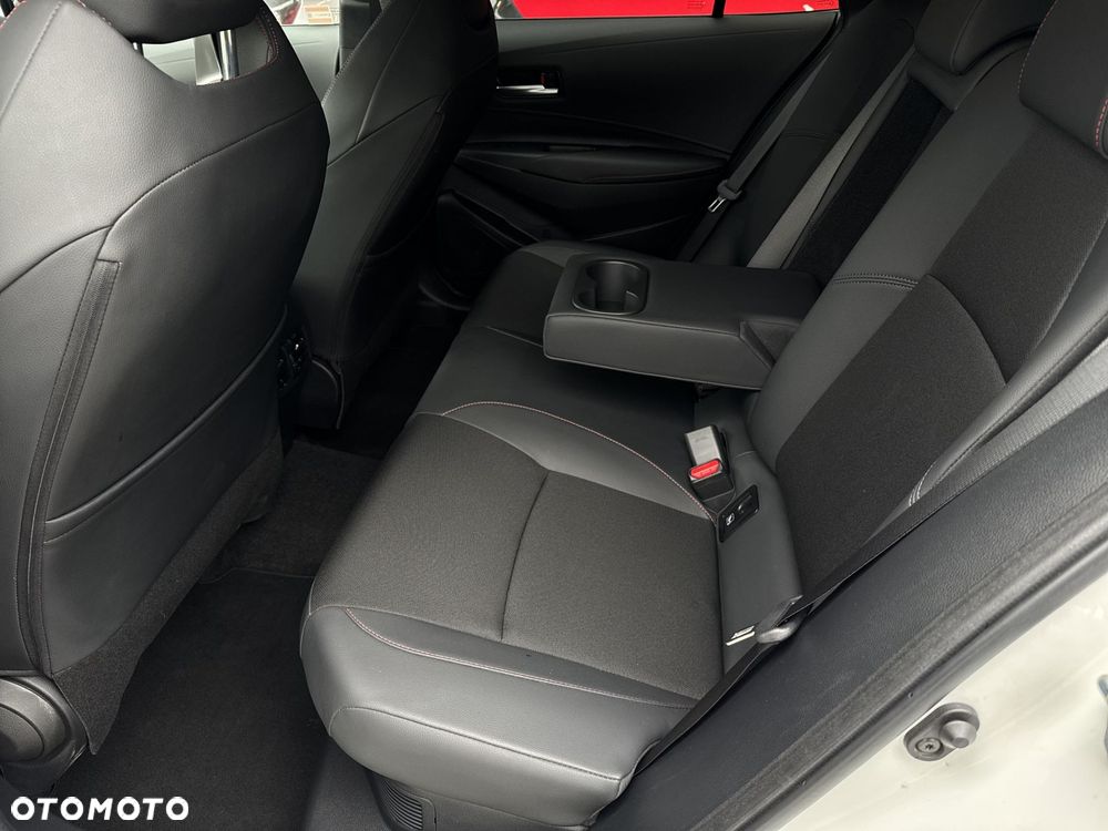 Toyota Corolla 2.0 Hybrid GR Sport Dynamic - 33