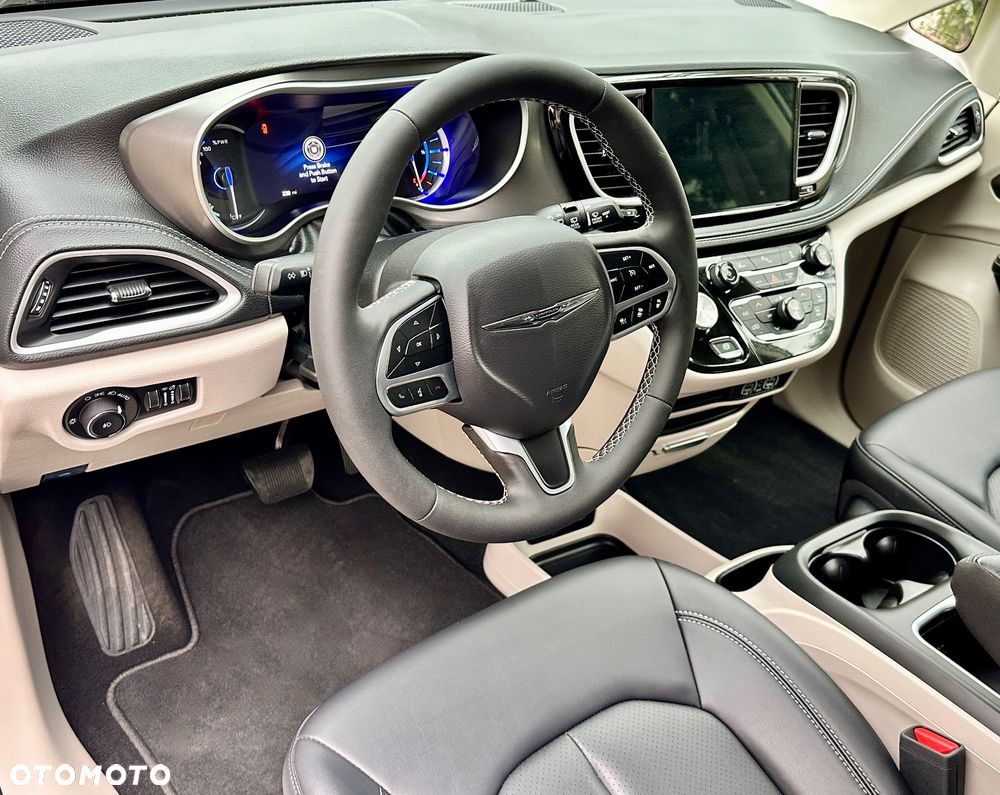 Chrysler Pacifica - 3