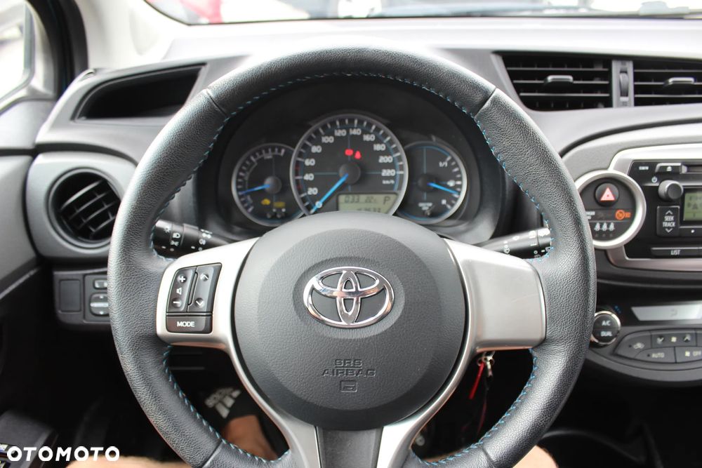 Toyota Yaris Hybrid 100 Premium - 32