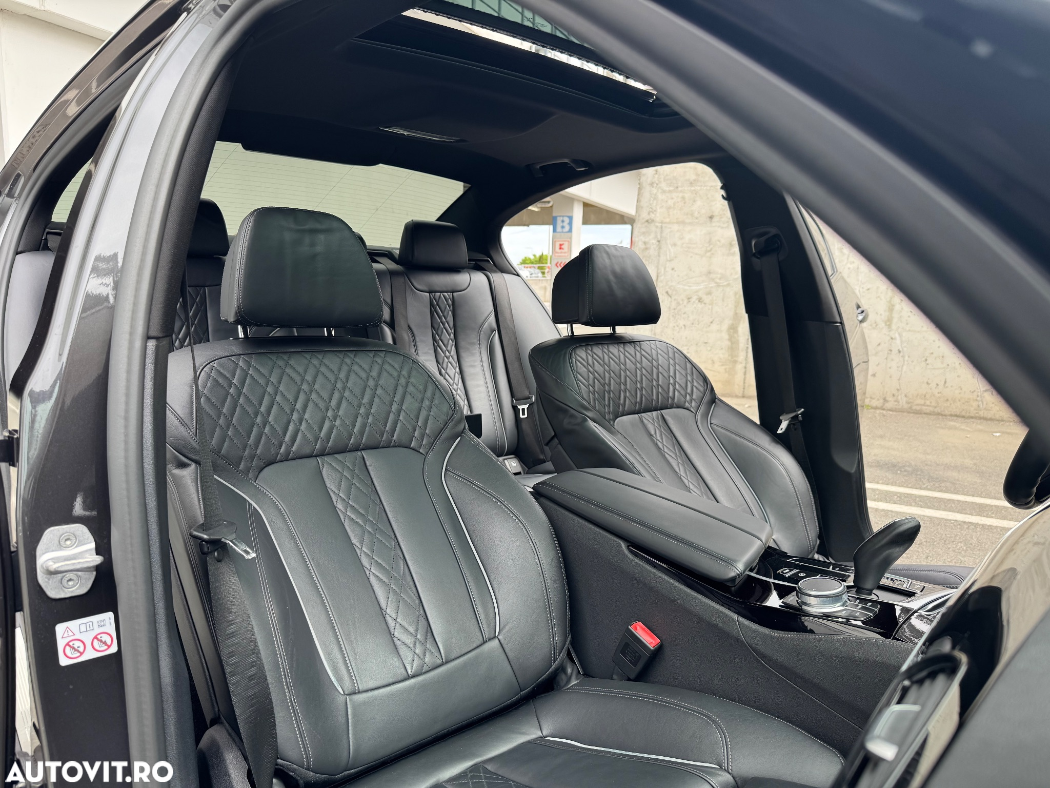 BMW Seria 5 530d xDrive AT MHEV - 38