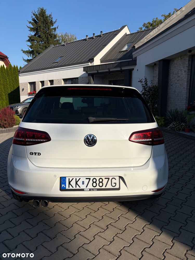 Volkswagen Golf - 6