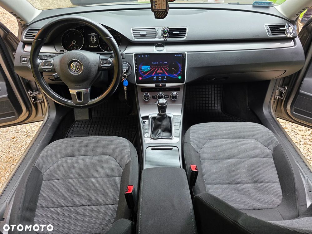 Volkswagen Passat 2.0 TDI Comfortline - 14