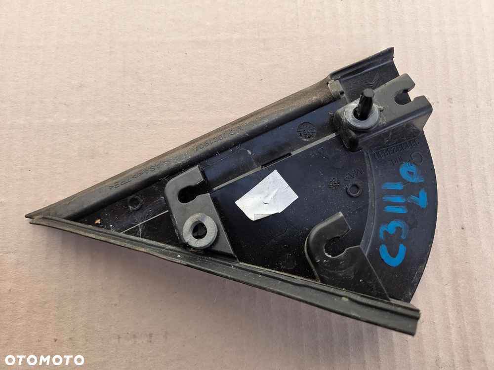 Trójkąt osłona błotnika lewa Citroen C3 III  9813323880 - 2