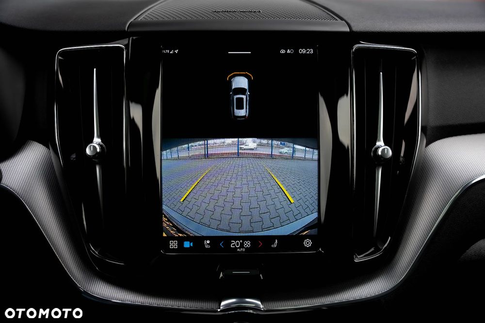Volvo XC 60 T6 AWD Plug-In Hybrid R-Design - 28