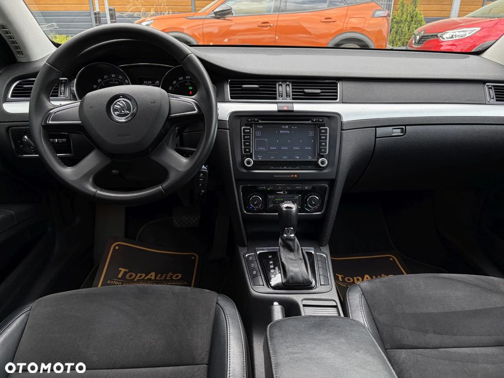 Skoda Superb 2.0 TDI Ambition DSG - 35