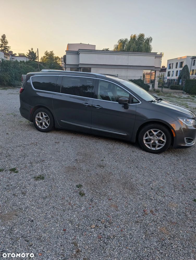 Chrysler Pacifica - 7