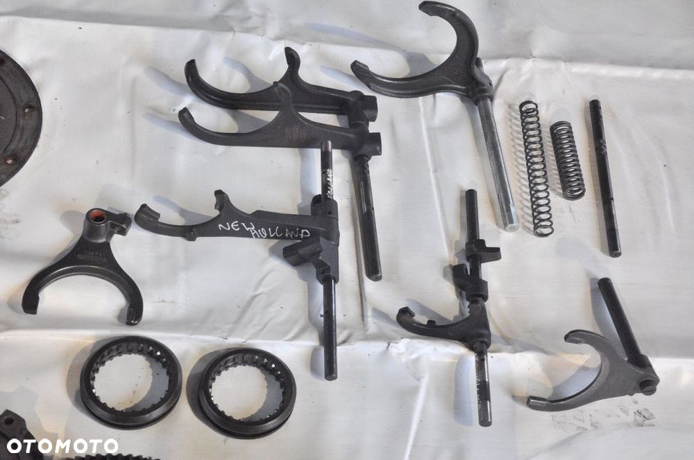 WAŁEK PÓŁOŚ ZĘBATKA TRYB PRZESUWKA WIDEŁKI NEW HOLLAND TL80 - 8