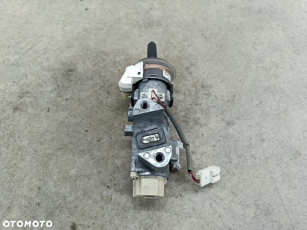 STACYJKA SUBARU FORESTER III 88215AG000  X1T25971 2.0 D - 1