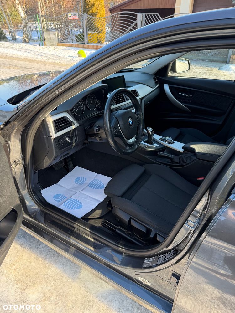 BMW Seria 3 328i xDrive Sport-Aut - 11