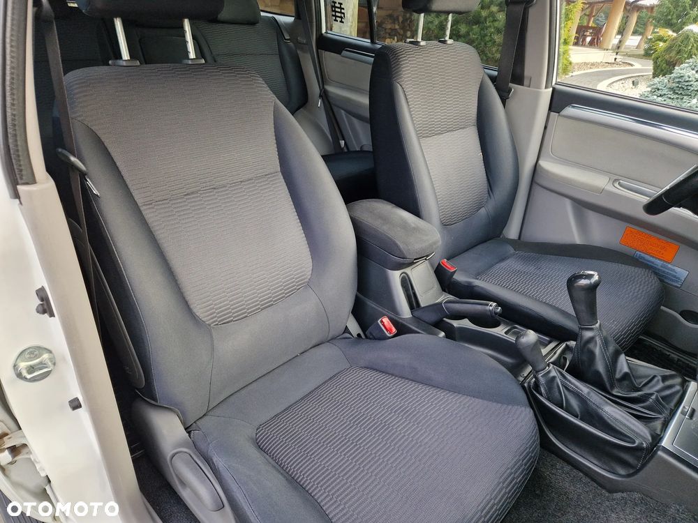 Mitsubishi Pajero Sport - 12