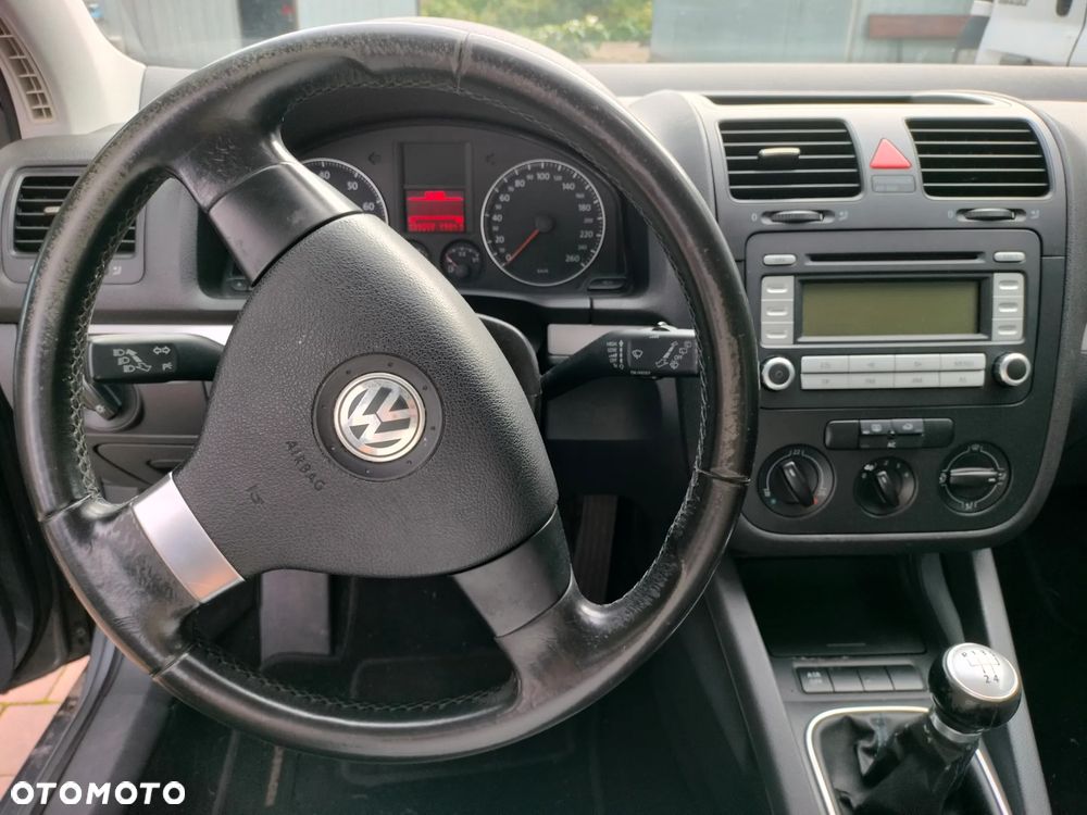 Volkswagen Golf - 6