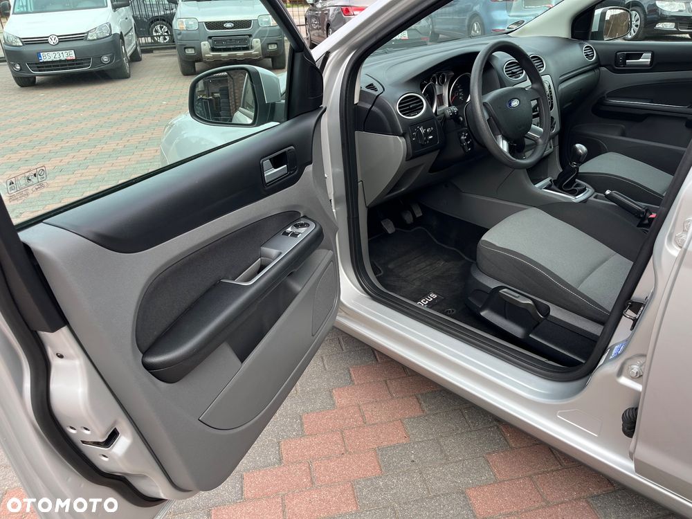 Ford Focus 1.6 Ti-VCT Trend + - 7