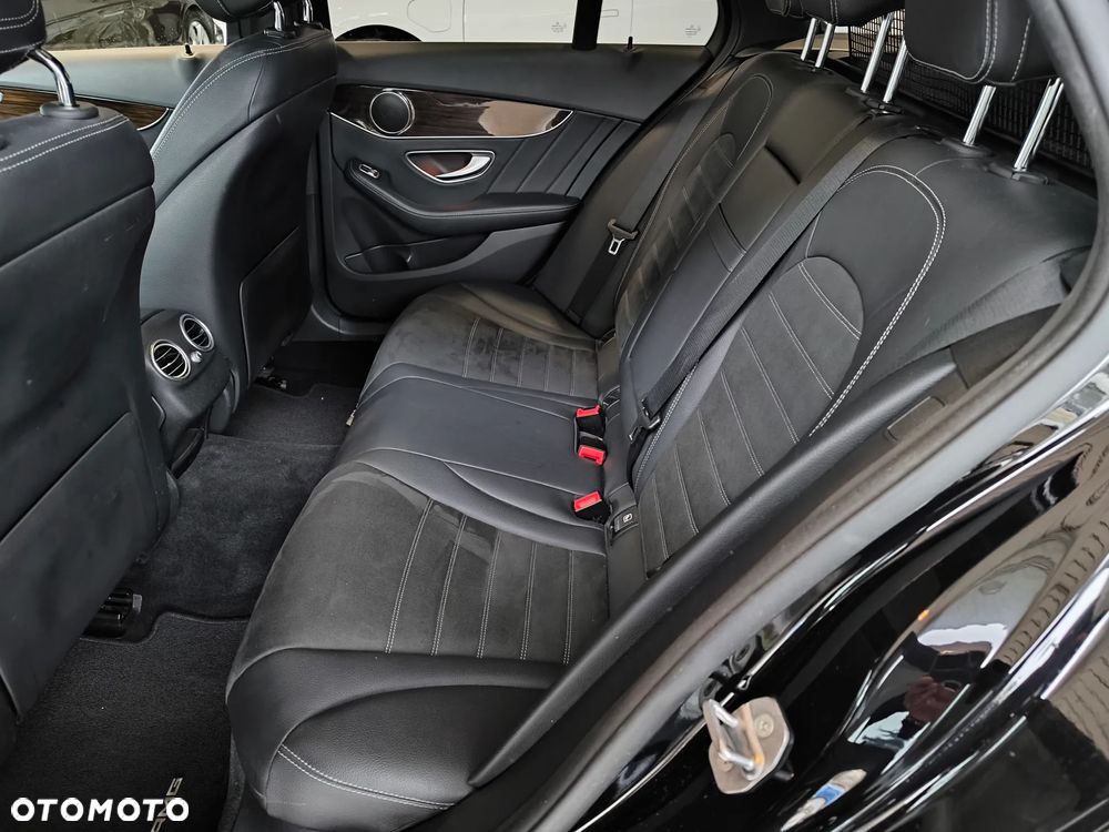 Mercedes-Benz Klasa C 200 4Matic 9G-TRONIC - 18