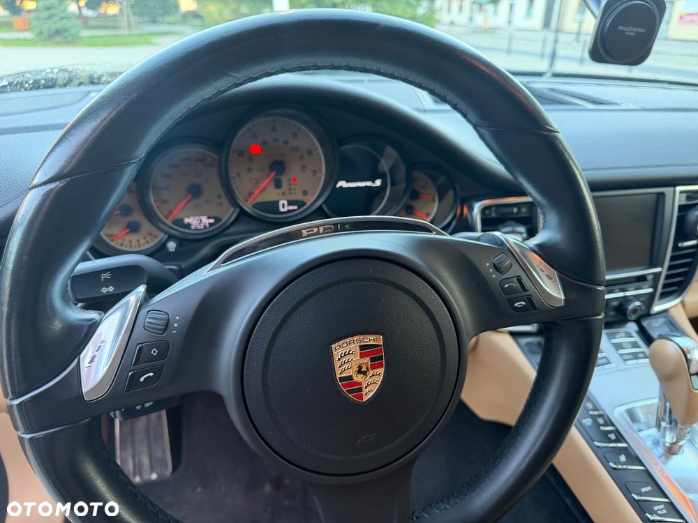 Porsche Panamera S - 12