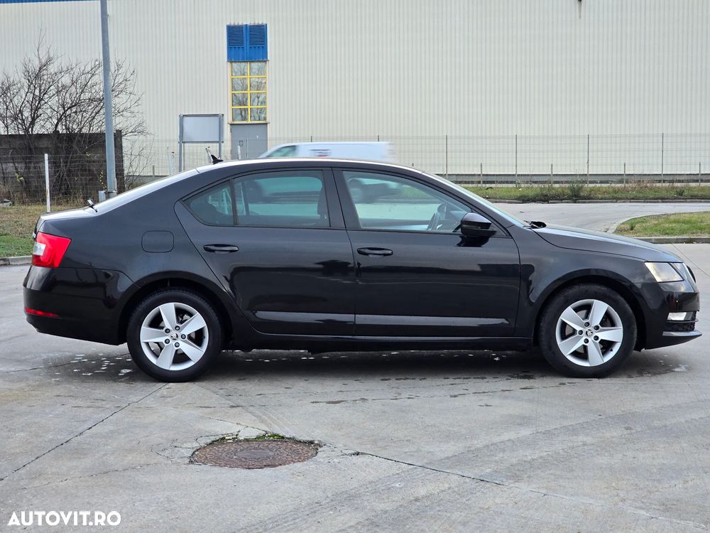 Skoda Octavia 2.0 TDI DSG Clever - 11