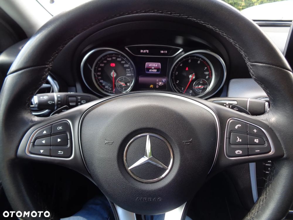 Mercedes-Benz GLA 180 7G-DCT Activity Edition - 11