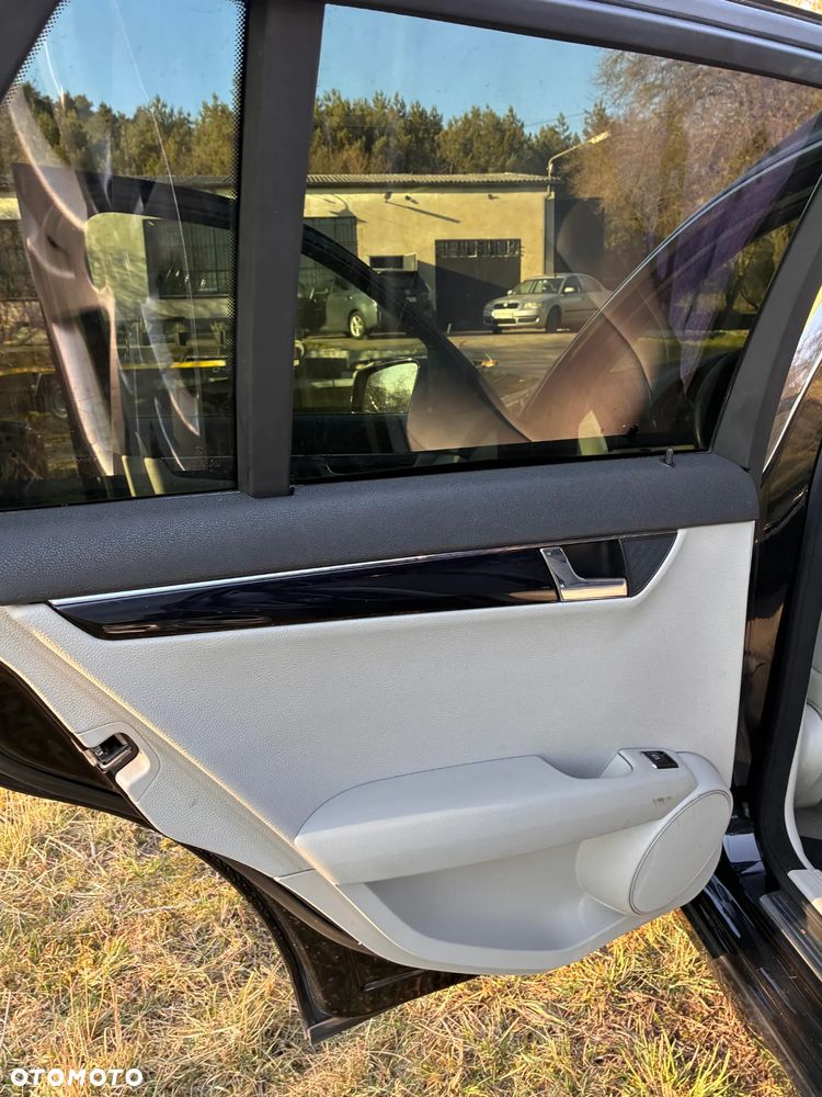 Mercedes-Benz Klasa C 200 CDI DPF BlueEFFICIENCY - 13