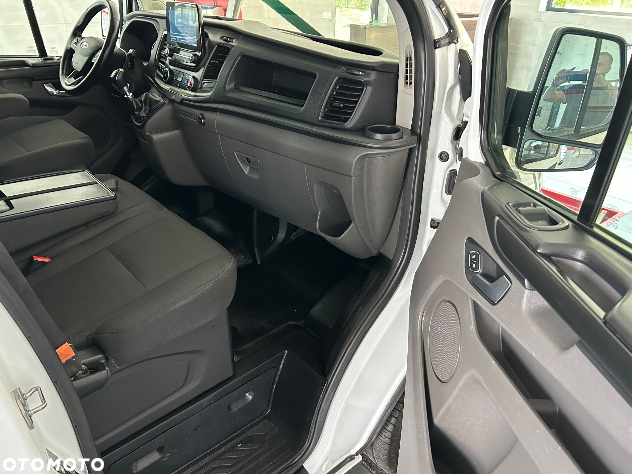 Ford Transit Custom 320 L1H2 VA Trend Nugget - 24