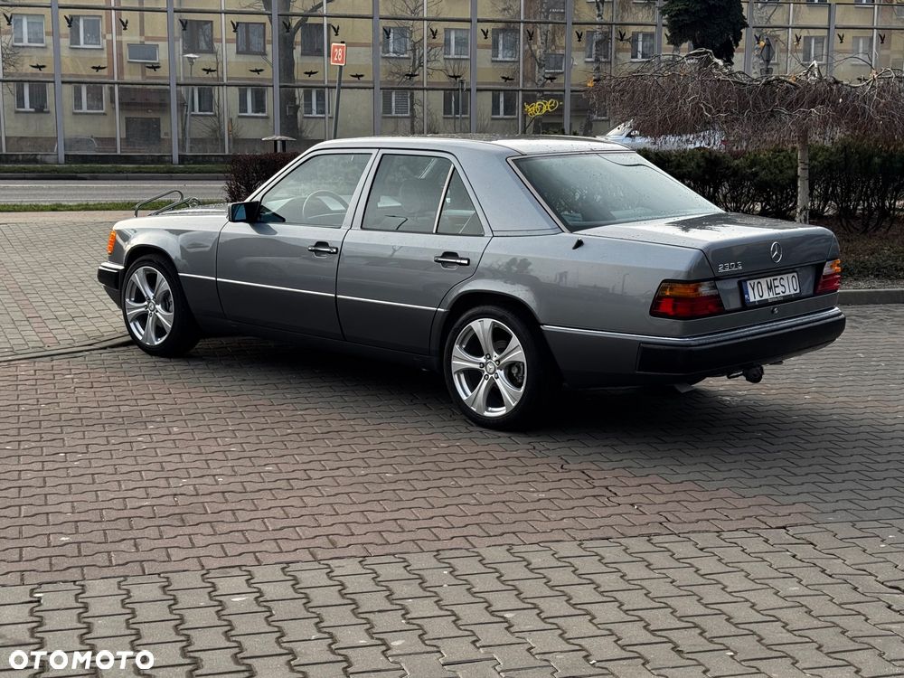 Mercedes-Benz W124 (1984-1993) - 1