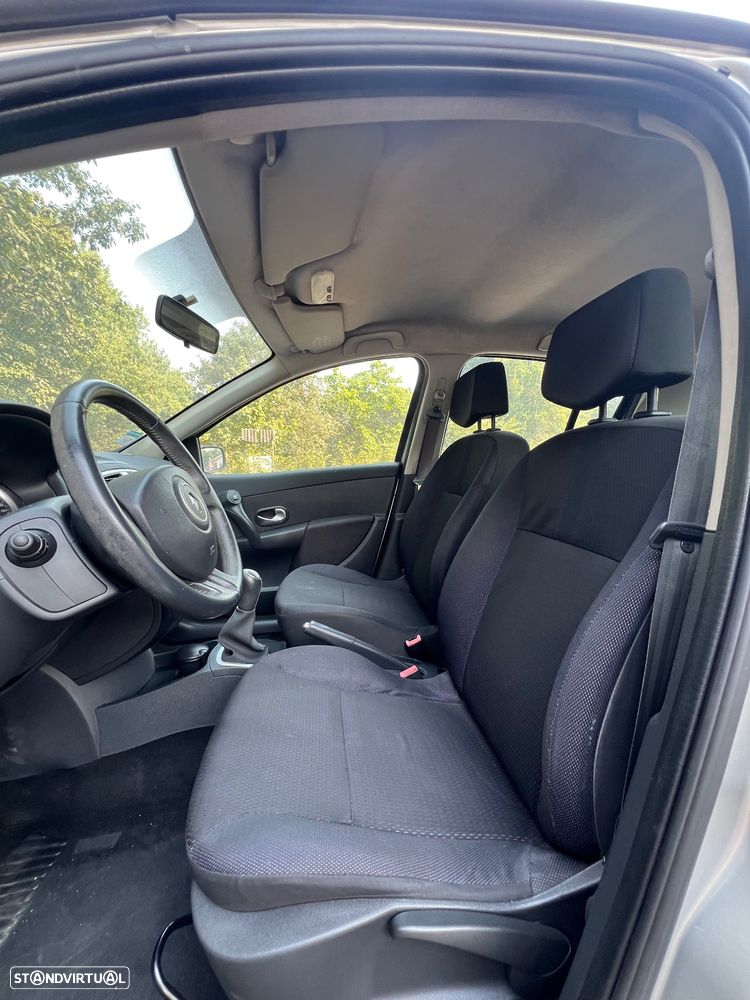 Renault Clio 1.2 16V Confort - 8