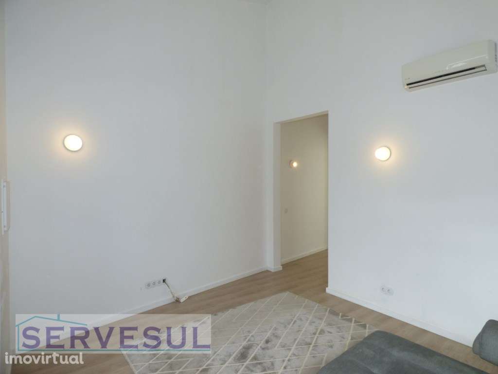 Casa térrea totalmente renovada com 1 quarto e pequeno quintal, loc... - Grande imagem: 5/25