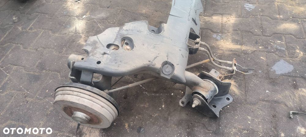 BELKA / SANKI TYŁ RENAULT CLIO IV - 3