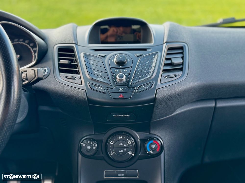 Ford Fiesta 1.6 EcoBoost ST - 17