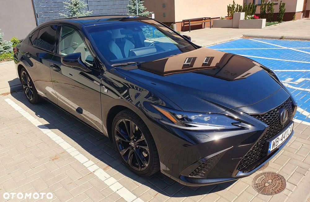 Lexus ES 300h F Sport Edition - 1