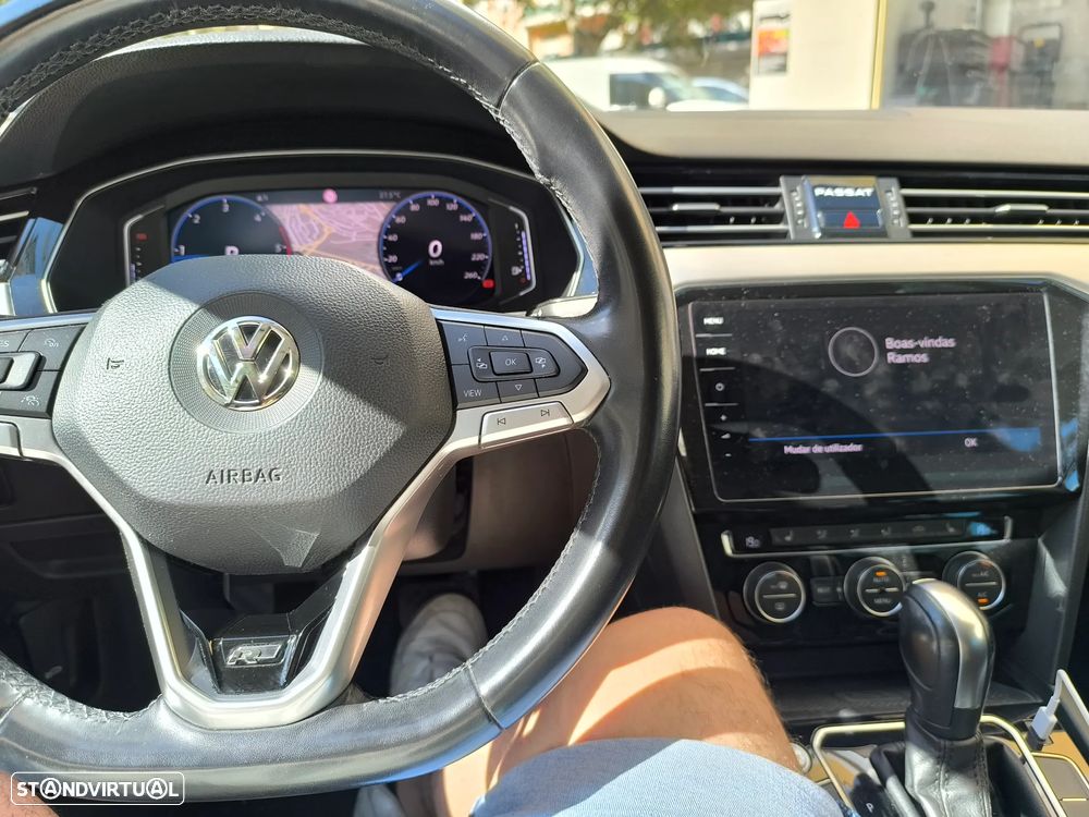 VW Passat Variant 2.0 TDI R-Line DSG - 12