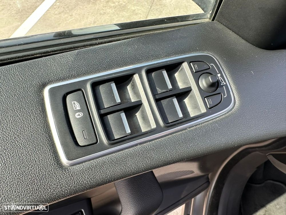Jaguar F-Pace 2.0 i4D R-Sport AWD Aut. - 32