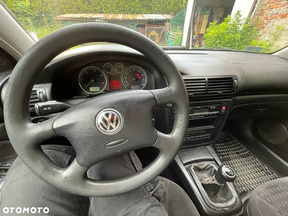 Volkswagen Passat 1.9 TDI Comfortline - 11