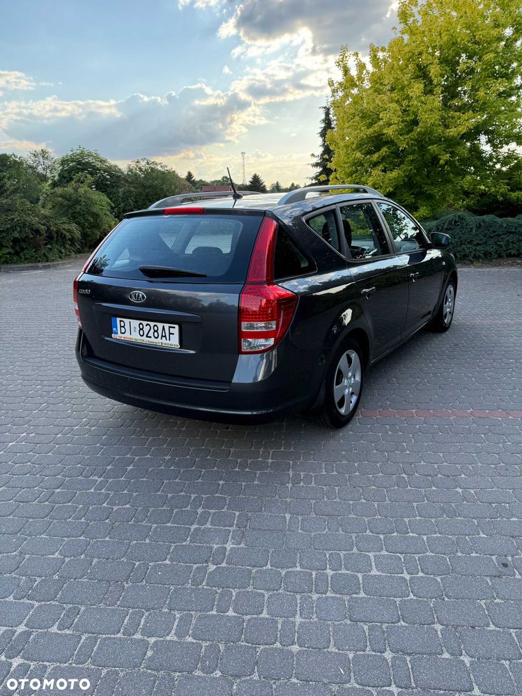 Kia Ceed - 4