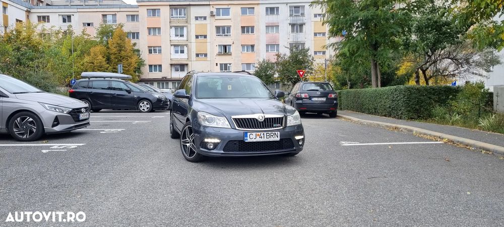 Skoda Octavia Combi 2.0 TDI RS - 2