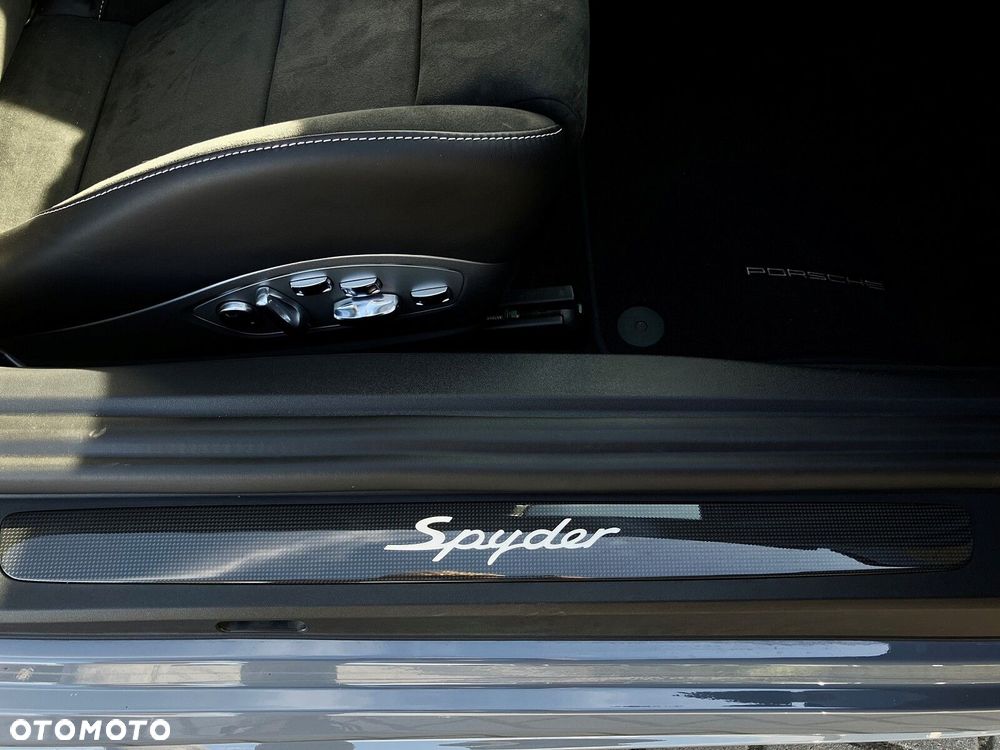 Porsche 718 Spyder - 17