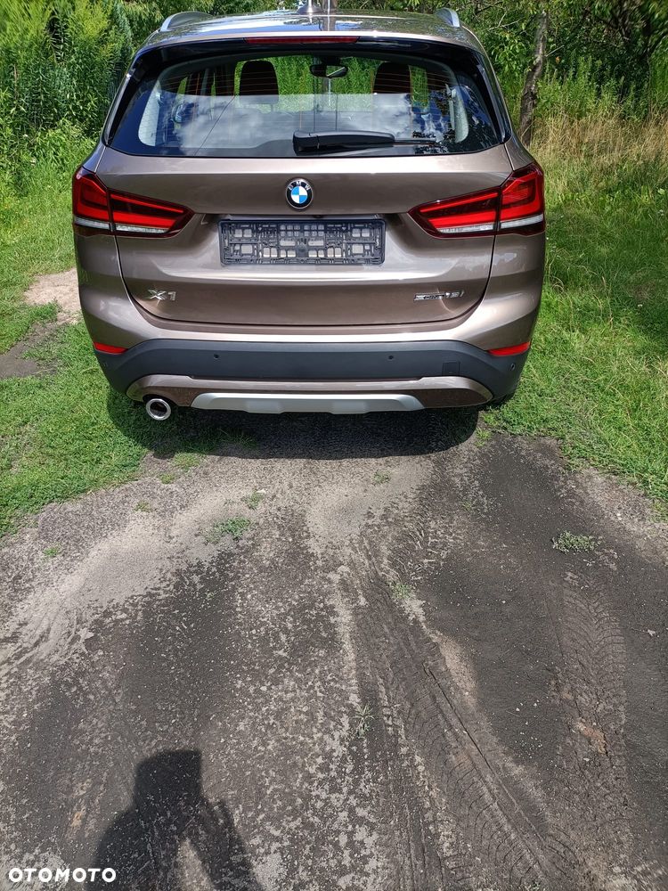 BMW X1 sDrive18i - 11