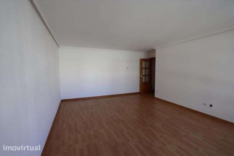 Apartamento T3 em Alhos Vedros | Garagem e arrumos - Grande imagem: 3/11
