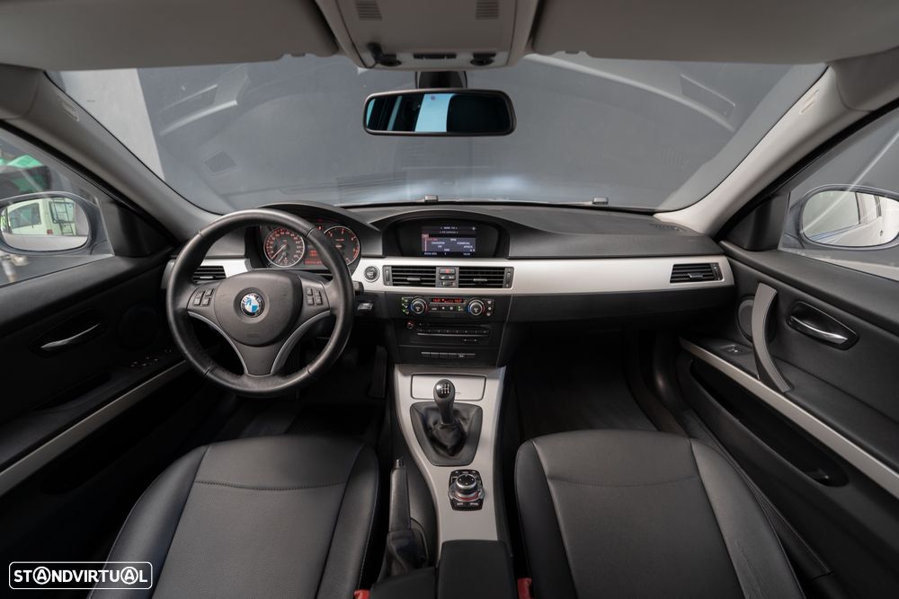 BMW 318 d Navigation Sport - 12