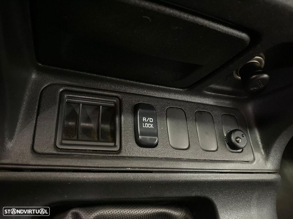 Mitsubishi Pajero 2.5 TD GLX - 19