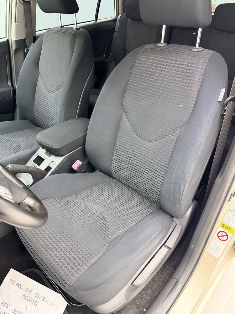 Toyota RAV4 2.2 D-4D 4x4 Sol - 9