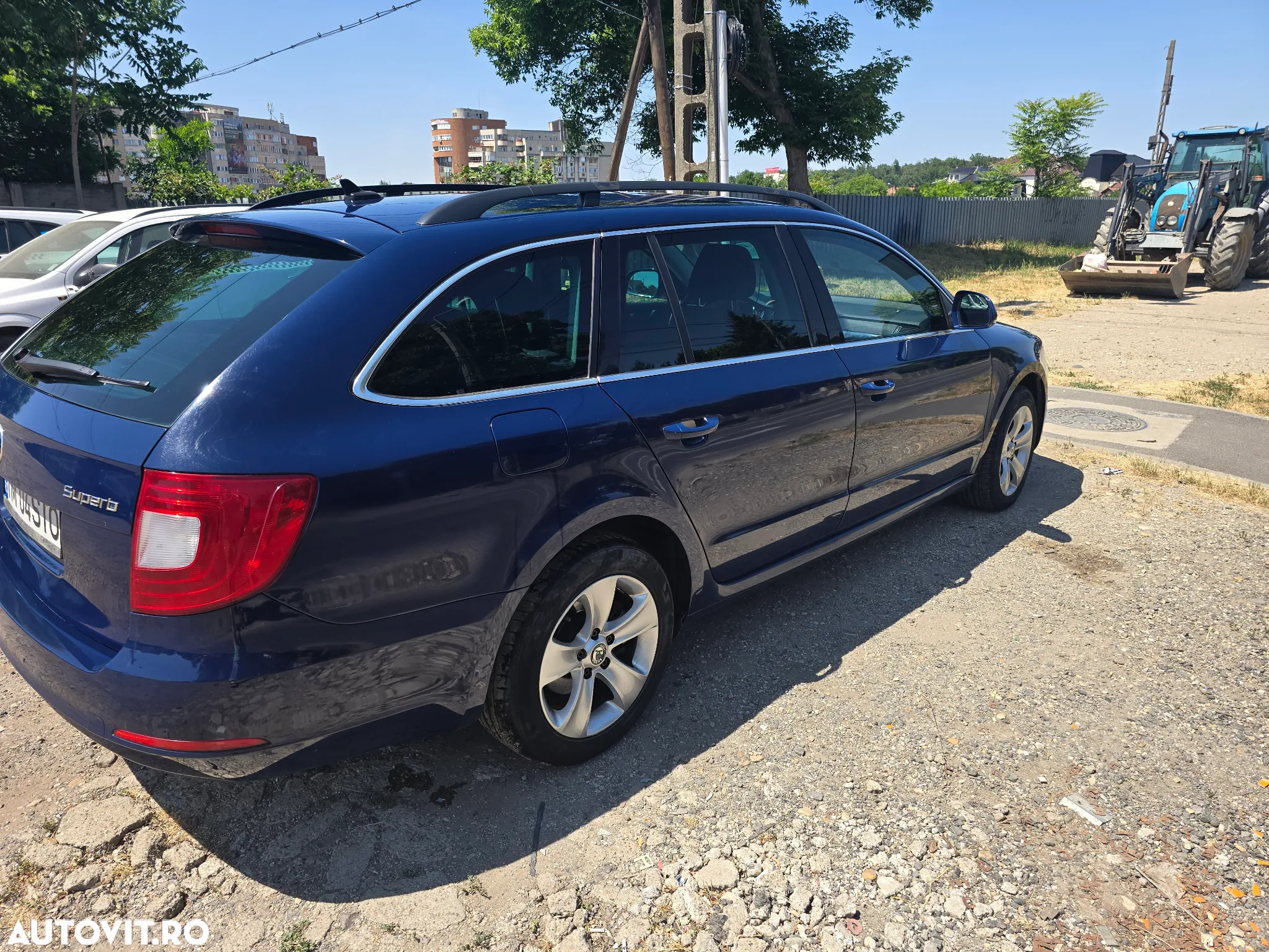Skoda Superb 2.0 TDI DSG Ambition - 2