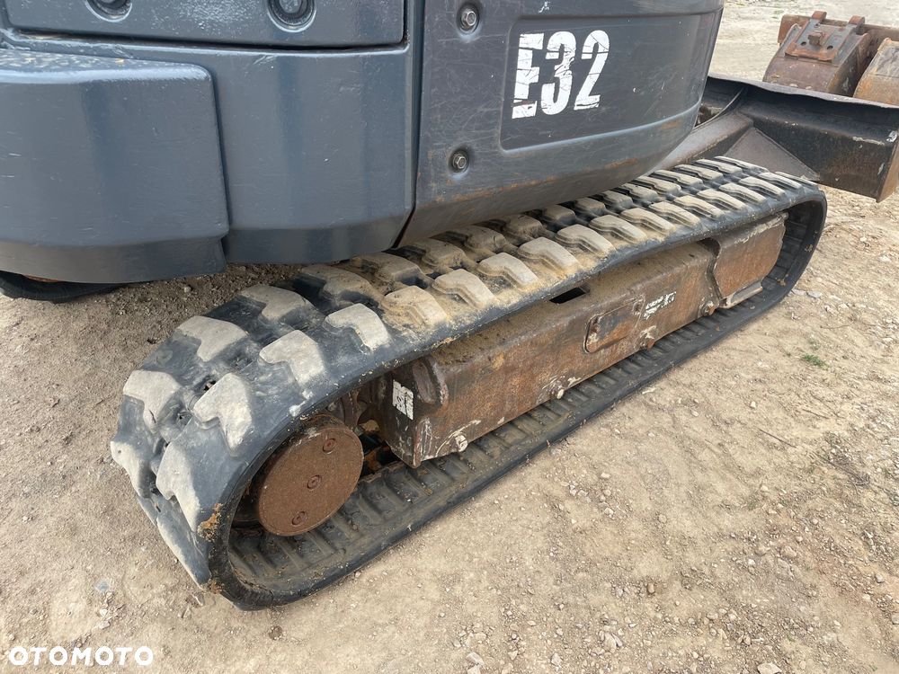 Bobcat E32 - 13