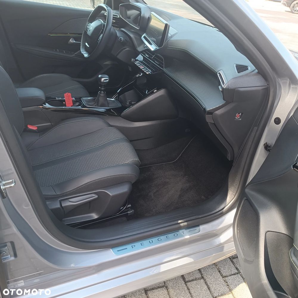 Peugeot 208 - 26